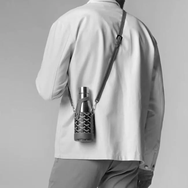 video Yonne PM Case & Flask