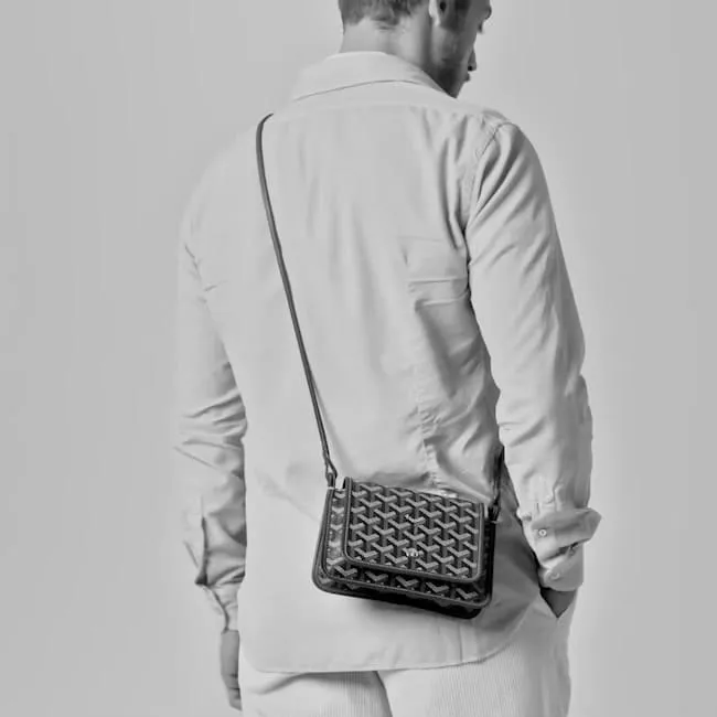 video Plumet pouch-wallet